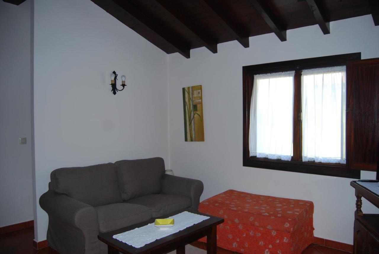 Apartamentos El Perujo โกมิญาส ภายนอก รูปภาพ
