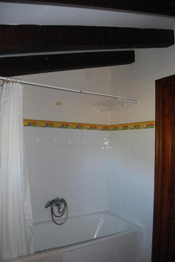 Apartamentos El Perujo โกมิญาส ภายนอก รูปภาพ