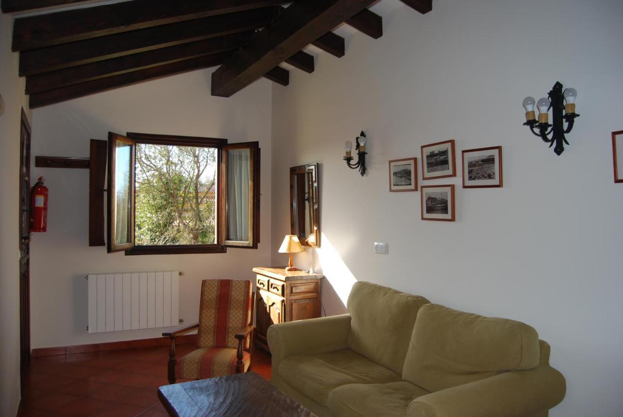 Apartamentos El Perujo โกมิญาส ภายนอก รูปภาพ
