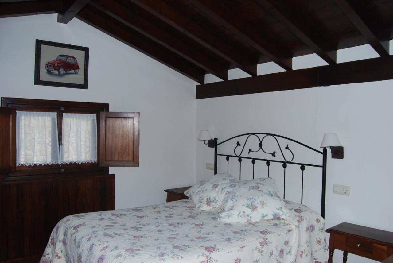 Apartamentos El Perujo โกมิญาส ภายนอก รูปภาพ