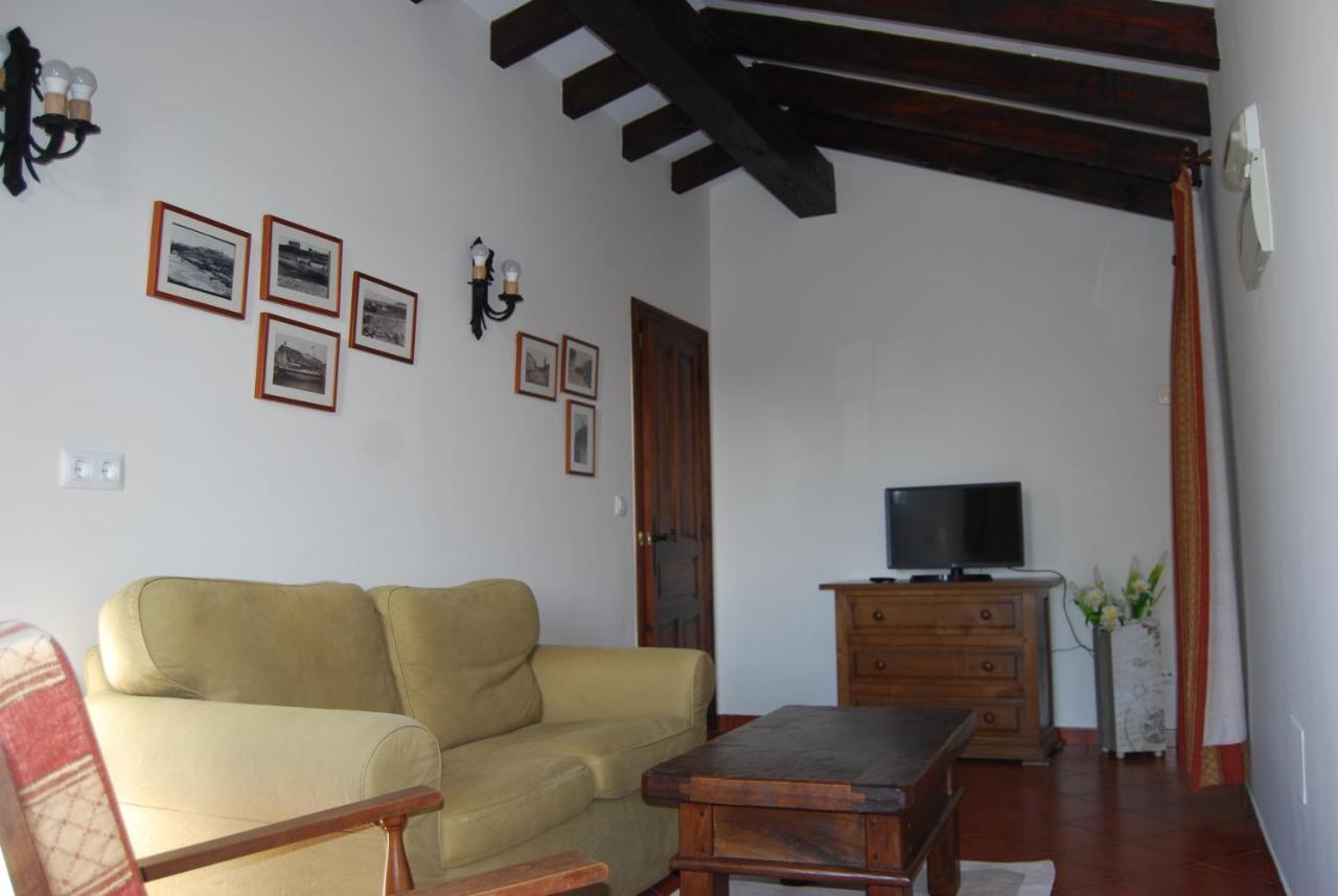 Apartamentos El Perujo โกมิญาส ภายนอก รูปภาพ